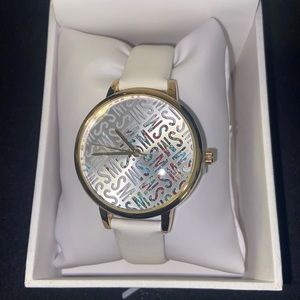 Steven Madden NIB white silicone band watch. Adjustable band